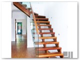Sawtooth-stringers-with-open-risers-and-glass-balustrading