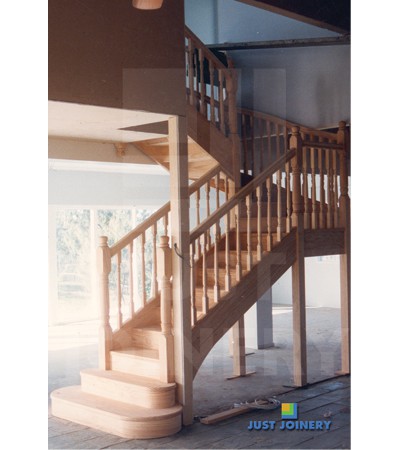 Closed-stringer-closed-rise-traditional-balusters-bullnose-tread
