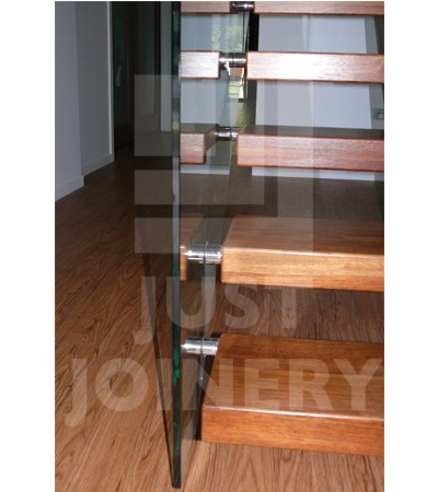 Sawtooth-stringers-open-rise-glass-balusters-fixings